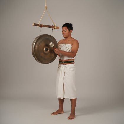 type gong player full figure