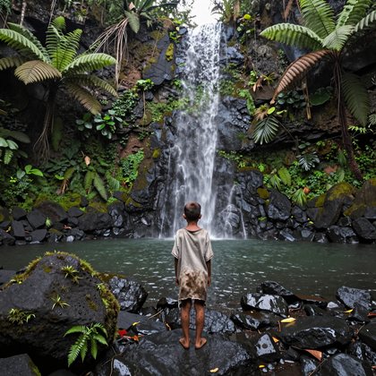 falls establishing across pool